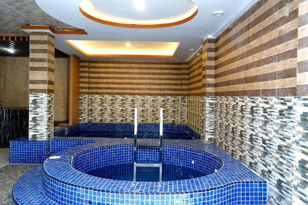פאנגקאלפינאנג Grand Vella Hotel מראה חיצוני תמונה
